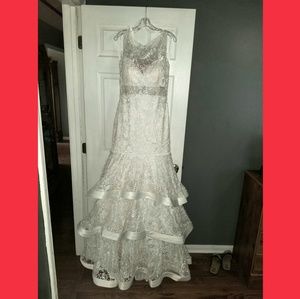 Trumpet lace wedding gown